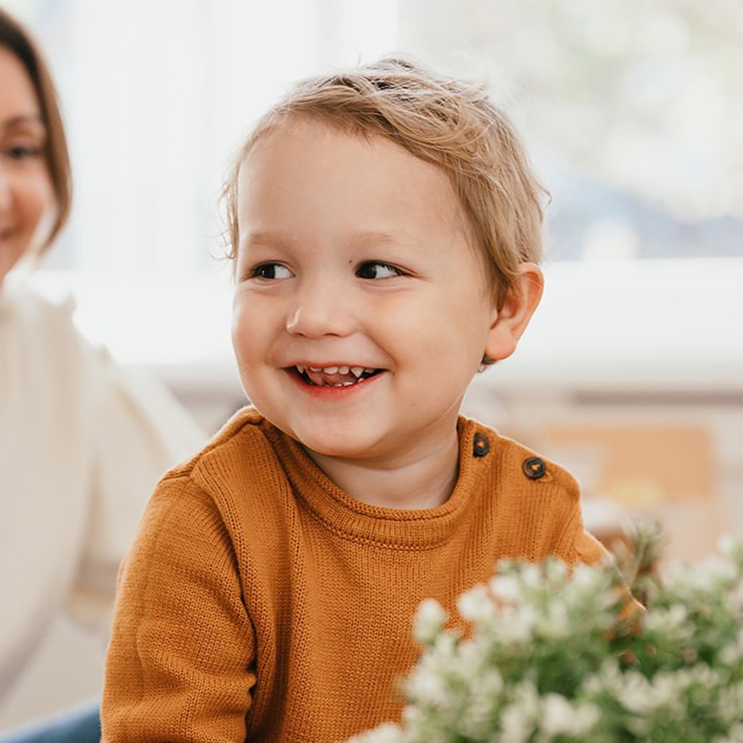 Peuter lacht op kinderopvang 